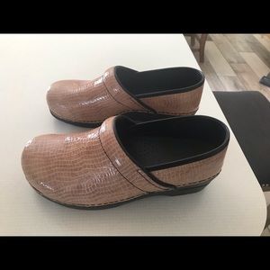 Sanita clogs